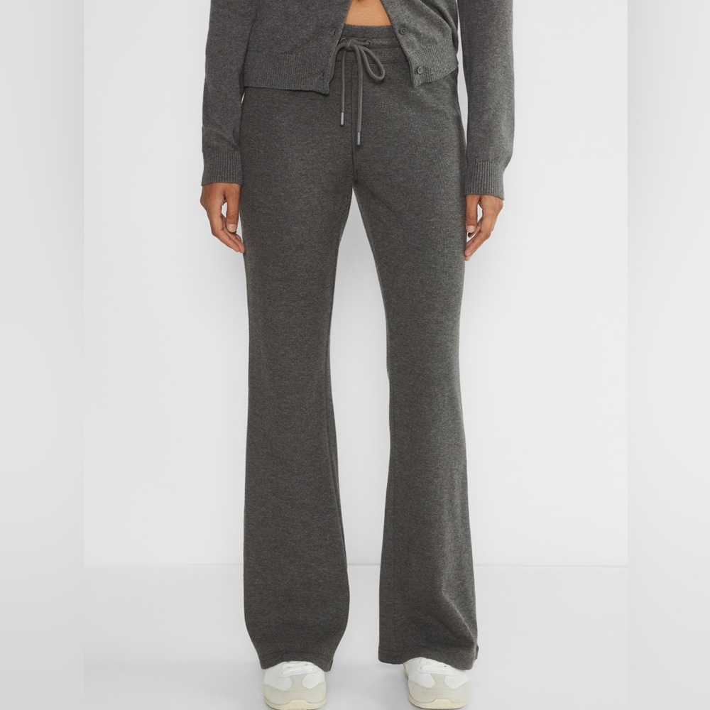 Aritzia Sunday Best ~ Dark Grey Baby Waffle Pant